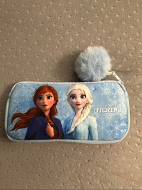 Disney Frozen II Anna & Elsa Mini Pouch w/Pom-Pom on Zipper
